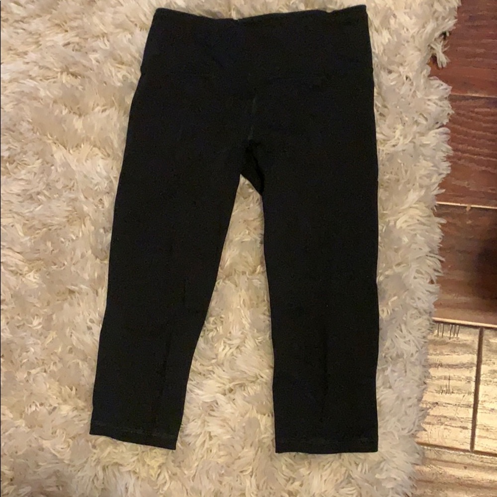 Black crop leggings